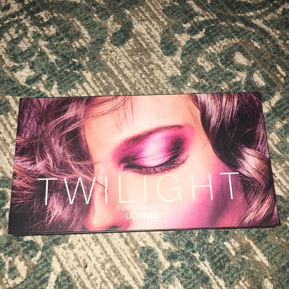 A eyeshadow palette